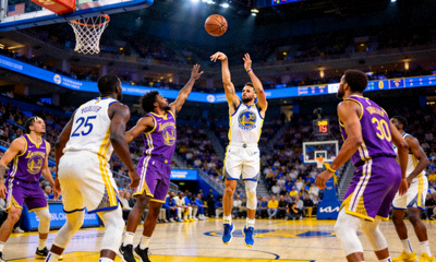 NBA湖人队vs勇士队 库里三分出手